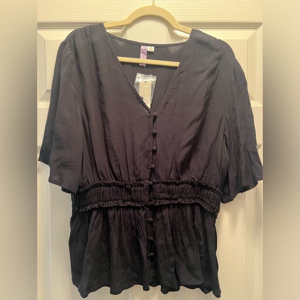 NWT from Francesca’s button down semi peplum top with waist ruching